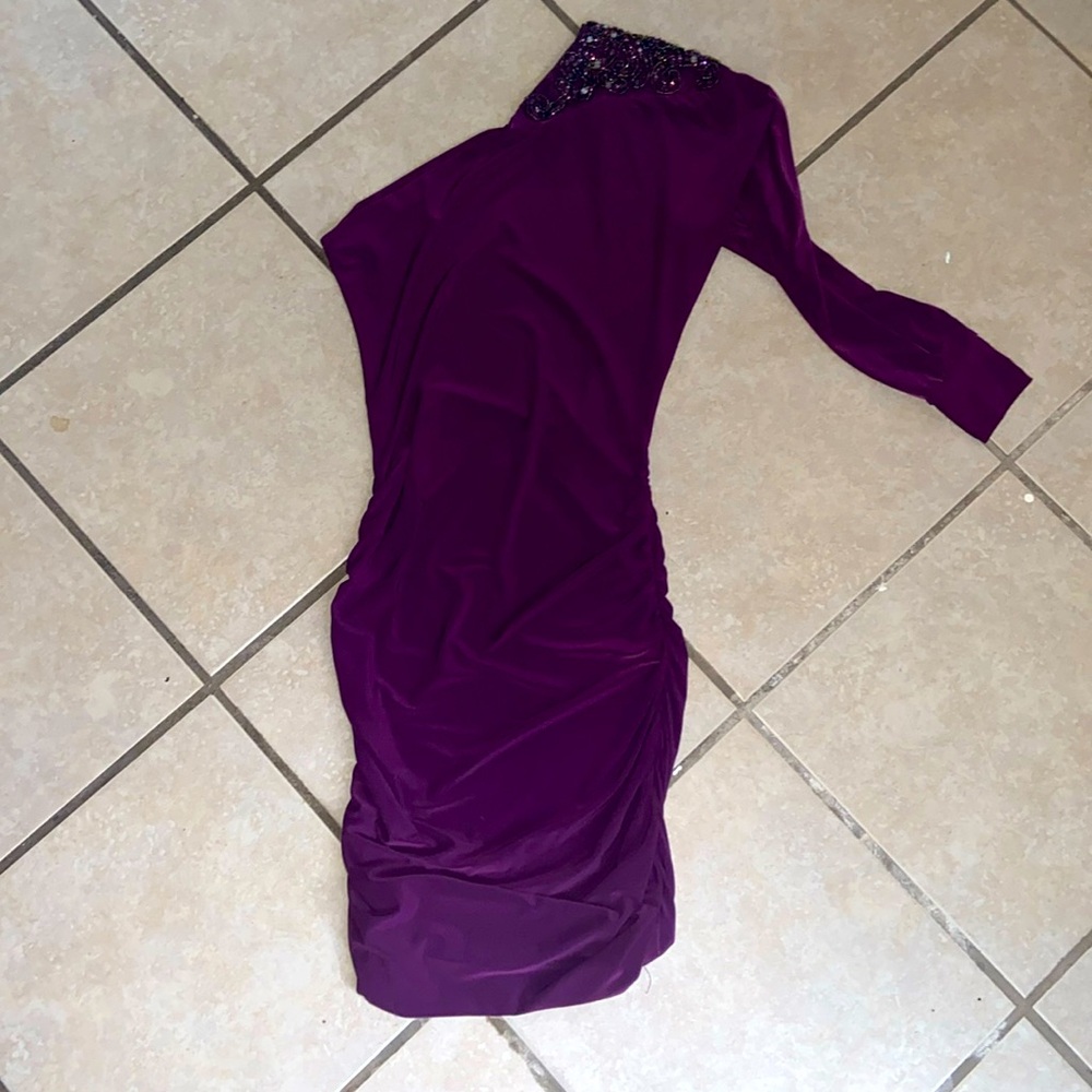 I’m selling this because I never wear it.